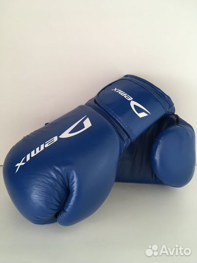 Боксёрские перчатки demix 10 oz