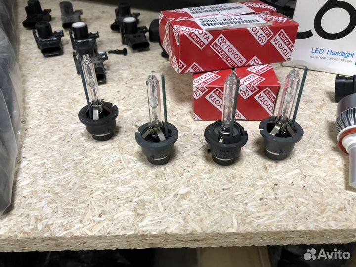 Лампочки ближнего света (D4S) на Toyota Camry (б/у