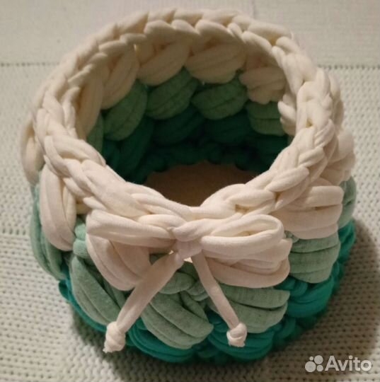 Корзинка вязаная в подарок из трикотажной пряжи