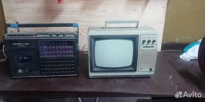 Магнитола и телевизор ретро
