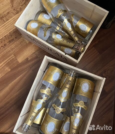 Пустые бутылки из под кристал