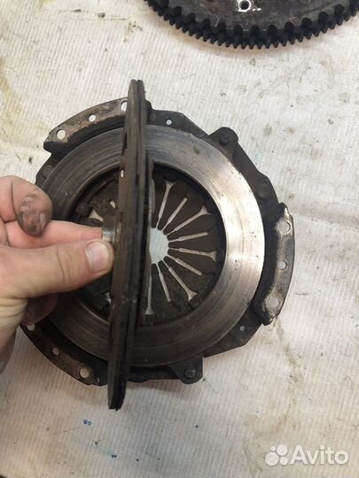 Корзина сцепления с диском Renault Logan 1
