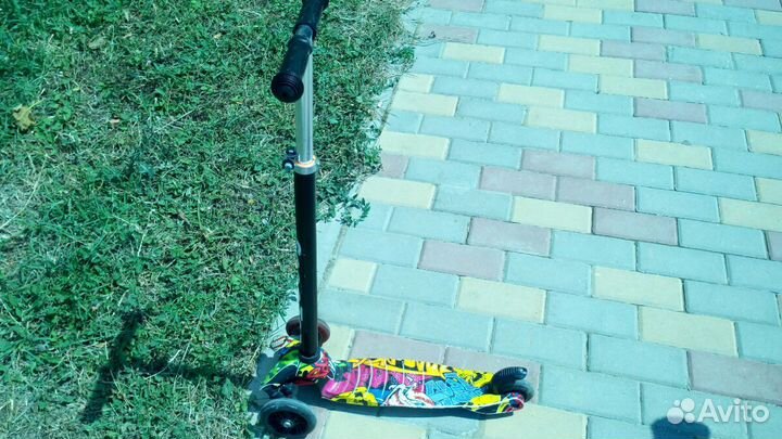 Самокат трехколесный