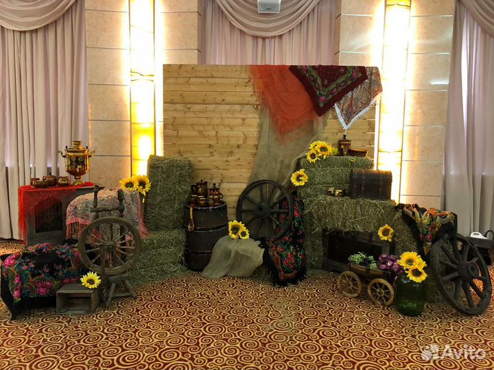 Декорации из сена, тюки из соломы для декора