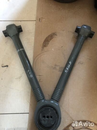 Тяга реактивная V-образная volvo CEI 225051