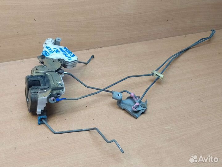 Замок двери передний правый, Infiniti I30 A32