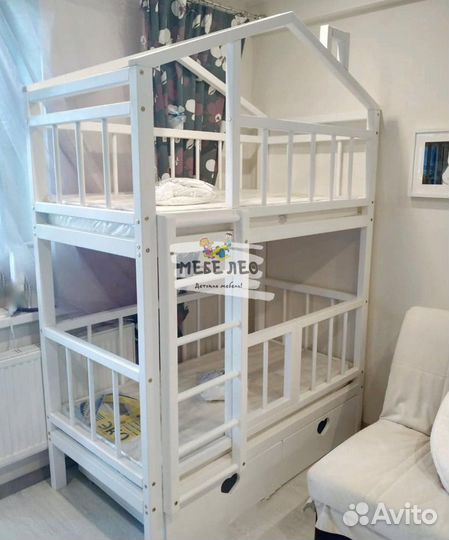 Детская двухъярусная кровать