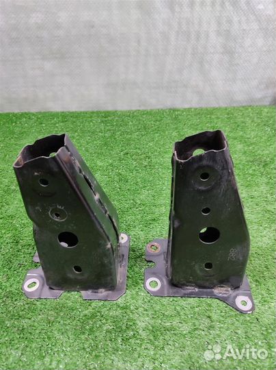 Кронштейн подрамника правый Mazda CX-5 (KE) 2016