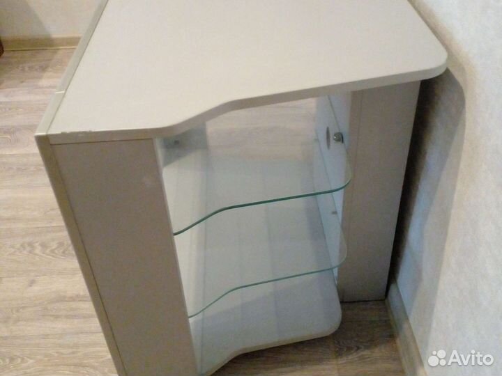 Стеклянная тумба под тв