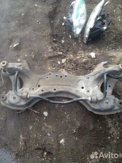 Подрамник Тойота авенсис Toyota Avensis