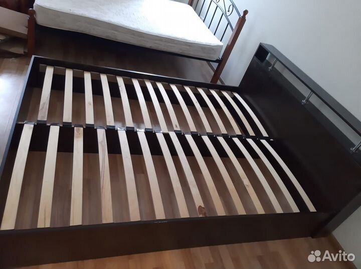Кровать