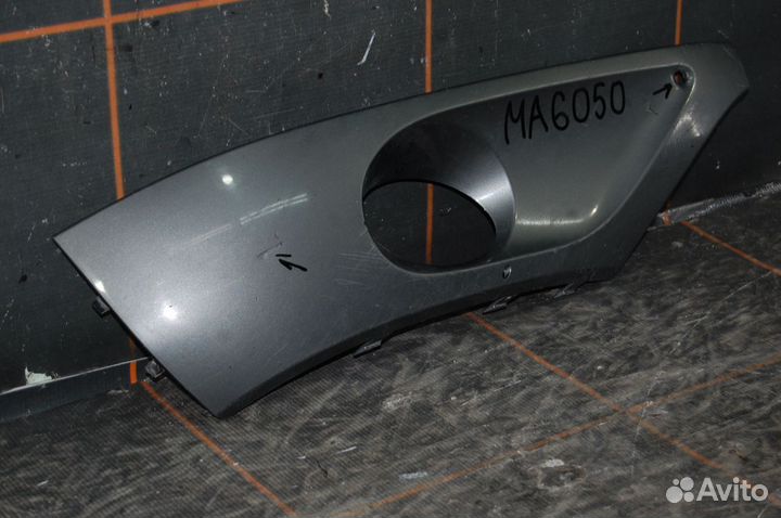 Накладка фары противотуманной правой - Volkswagen