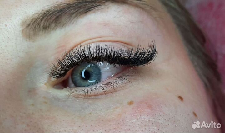 Наращивание ресниц и оформление бровей