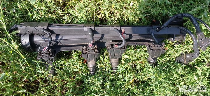 Топливная рампа с форсунками Golf 4 1.6