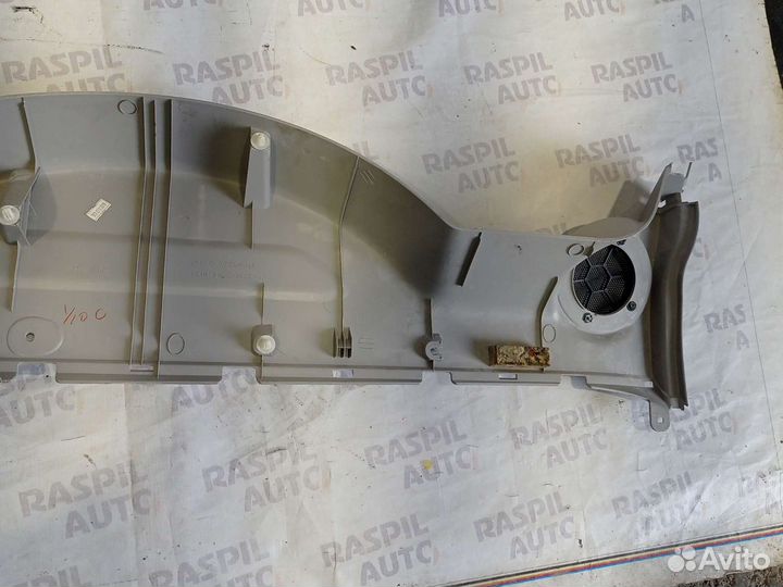 Обшивка багажника под динамики Mitsubishi Pajero 4