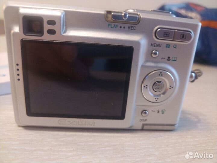 Компактный Casio Exlim EX-Z4