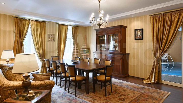 Дом 800 м² на участке 1,11 га