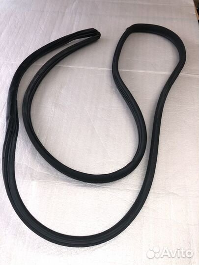 Уплотнитель двери toyota 6231230202C0