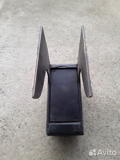 Подлокотник автомобильный