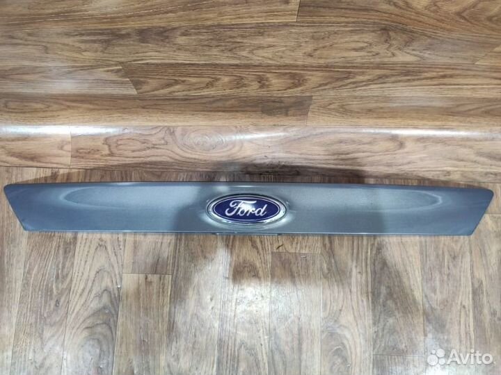 Накладка двери багажника Ford Focus CB8 pnda 2014