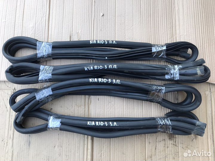 Уплотнитель двери Kia Rio 3