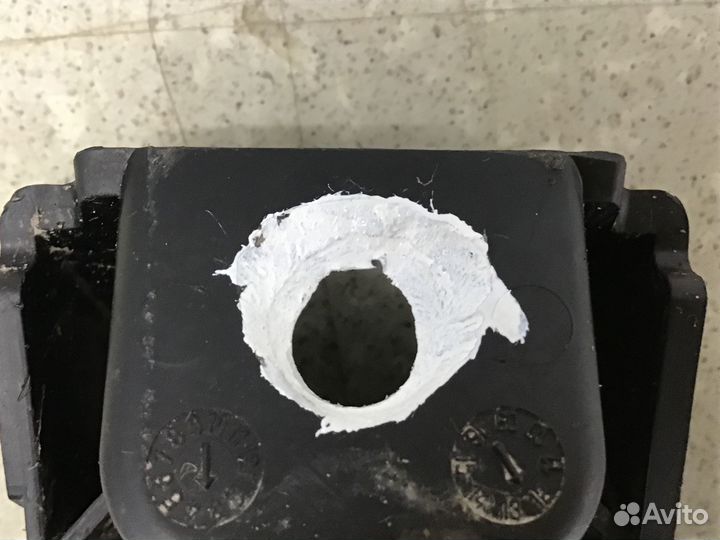 Кронштейн заднего бампера правый Ford Focus III 20