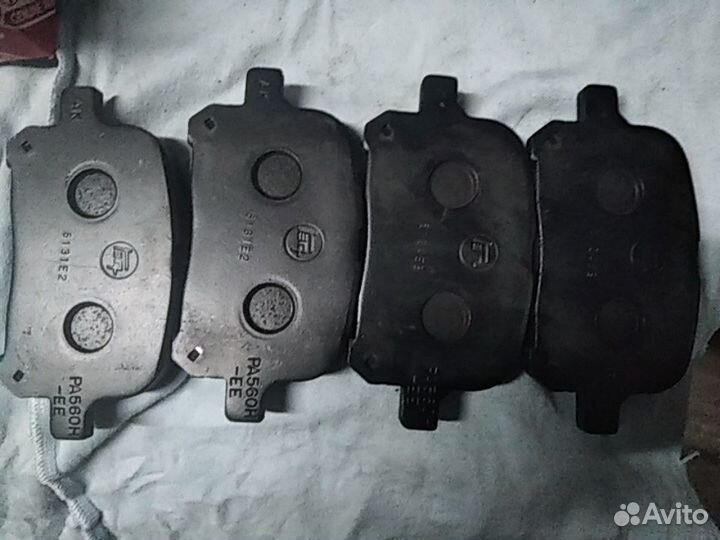 Колодки тормозные передние (RX 300) 00-03