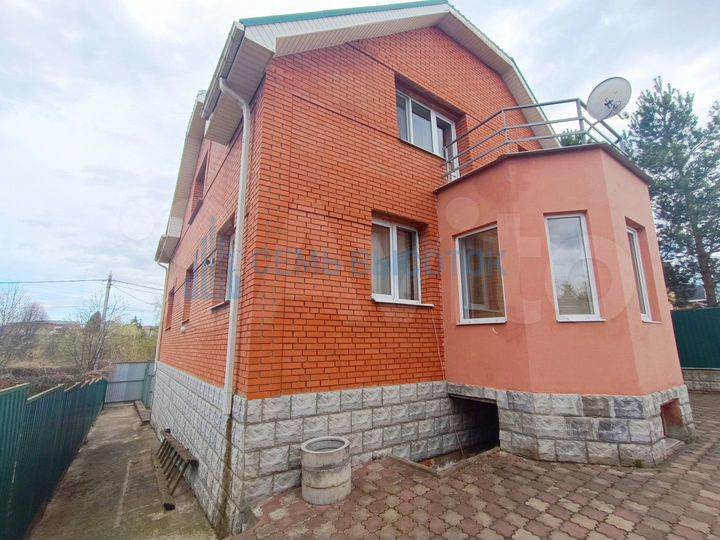 Коттедж 279,7 м² на участке 10 сот.