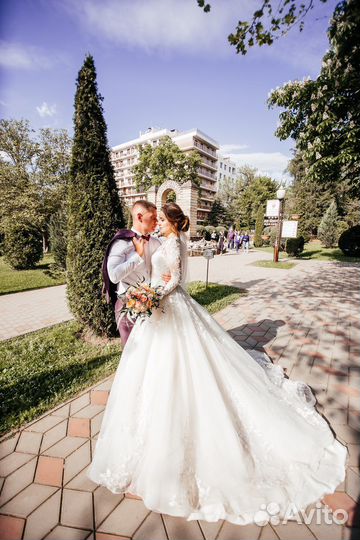 Свадебное платье со шлейфом 42 размера