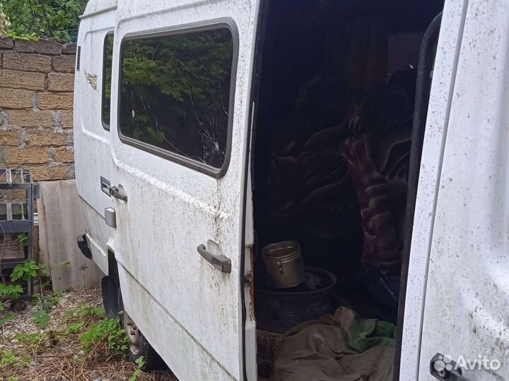 Запчасти на Mercedes T1