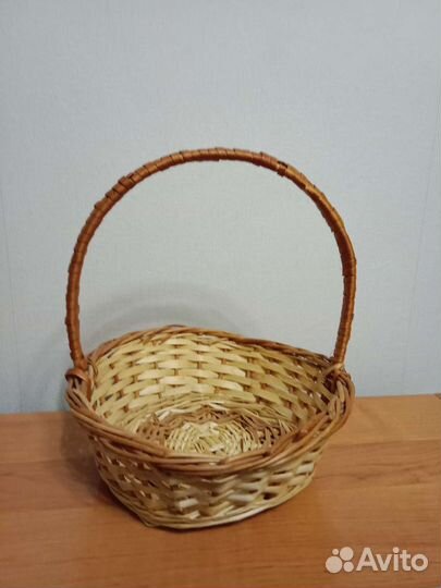 Корзина плетеная,шкатулки из бересты