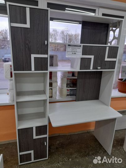 Компьютерный стол с надстройкой