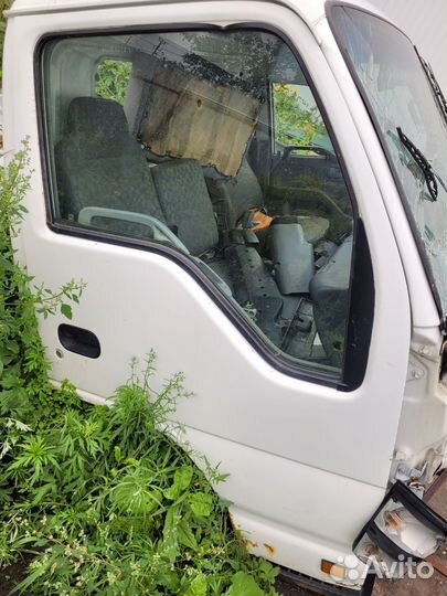 Дверь isuzu 71