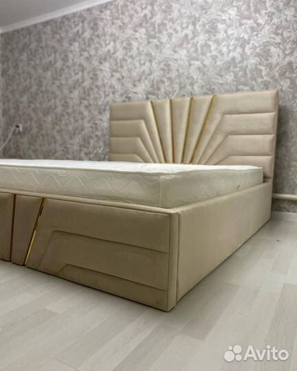 Кровать двухспальная, кровать с мягким изголовьем