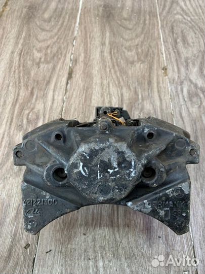 Тормозной суппорт задний левый Mercedes S-Class