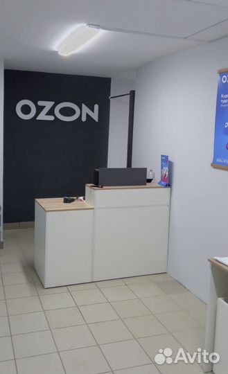 Мебель и рекламные материалы для пвз Озон