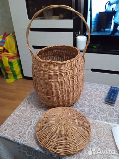 Корзина плетеная с крышкой