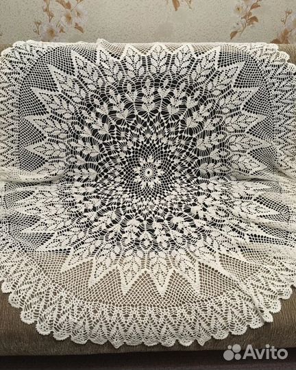 Скатерть ручной работы в диаметре 150 см