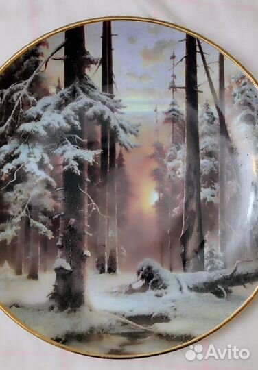 Декоративная настенная тарелка Зимний закат в елов