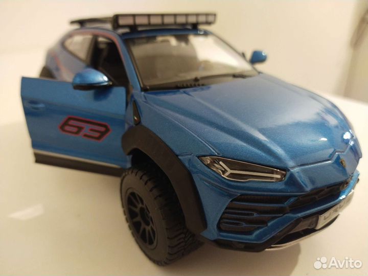 Модель 1:24, Lamborghini Urus, новая