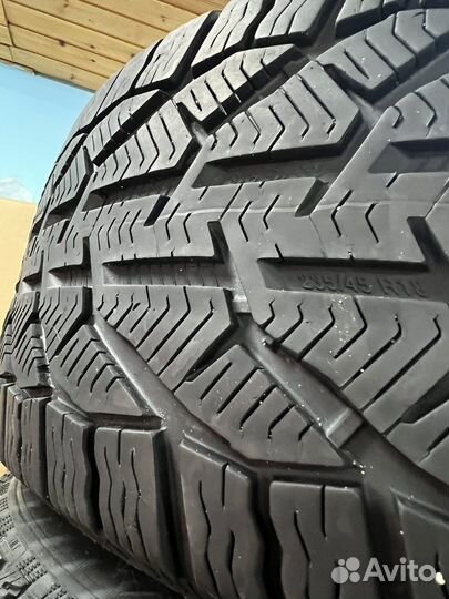 Kormoran Snow 235/45 R18 98V