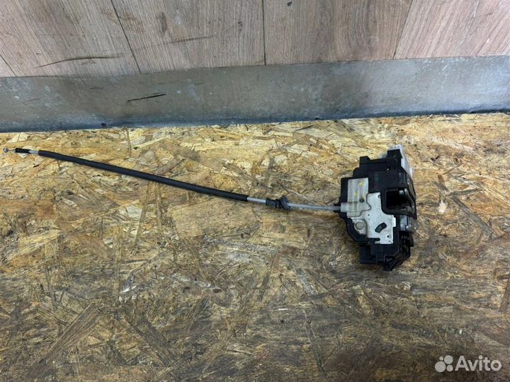 Замок двери передней правой Kia Ceed