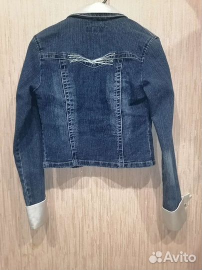 Джинсовая куртка женская. Размер m (44)