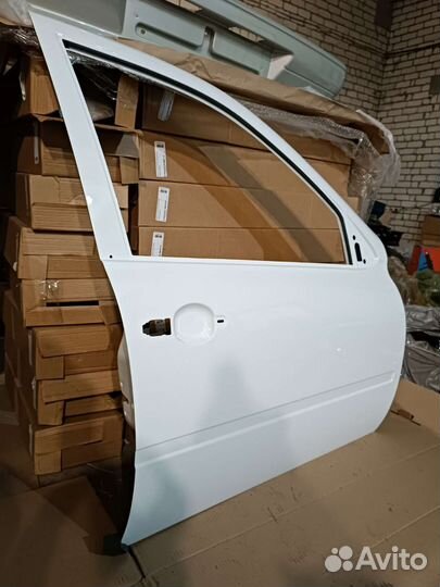 Дверь ваз granta, kalina правая передняя белый