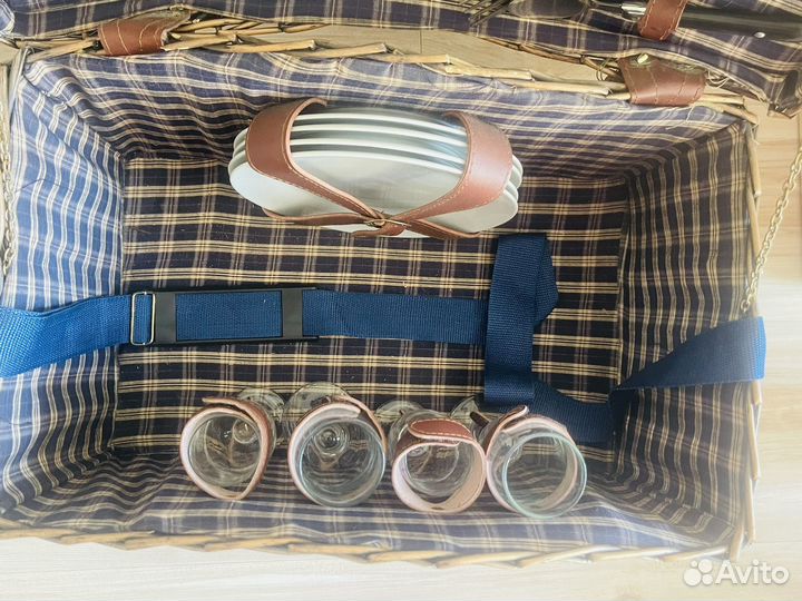 Корзина для пикника на 4 персоны