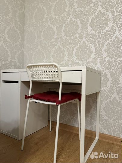 Стол со стулом