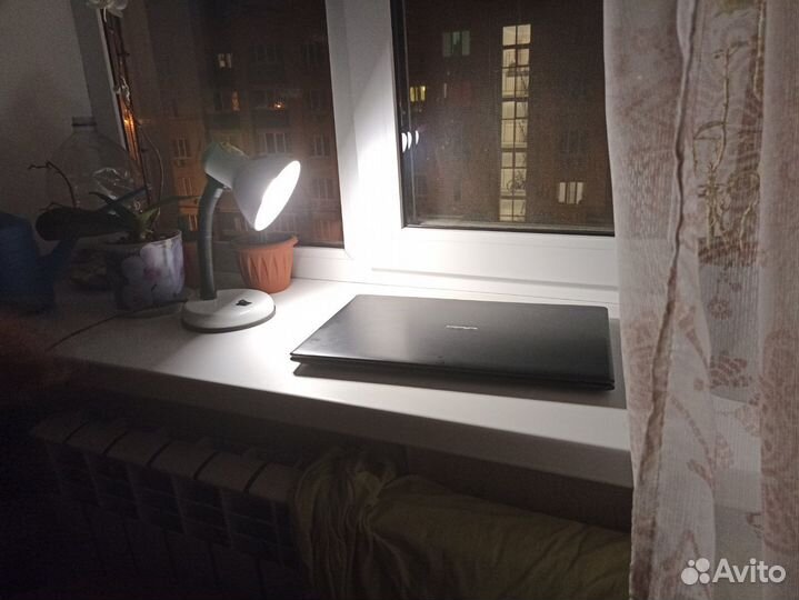 I3 core Асер мощнейший 16 гигов С поцветкой Клавы