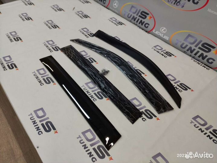 Ветровики Land Cruiser 200