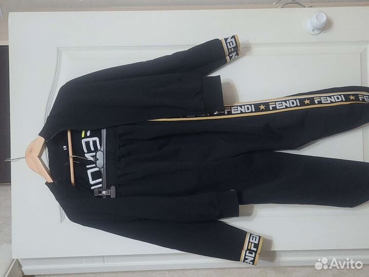 Спортивный костюм женский