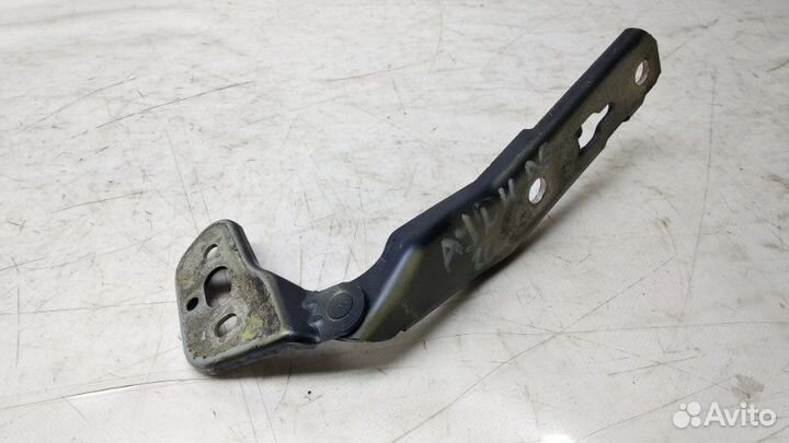 Петля капота Audi A6 C6 3.2 2006